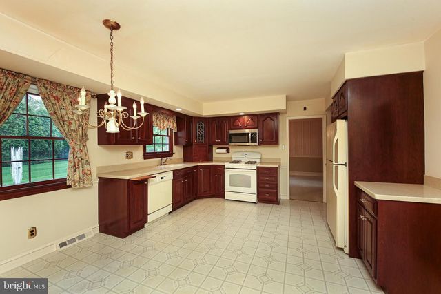 115 HEDGEROW PL, North Wales, PA 19454