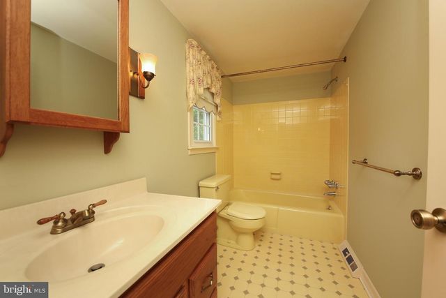 115 HEDGEROW PL, North Wales, PA 19454