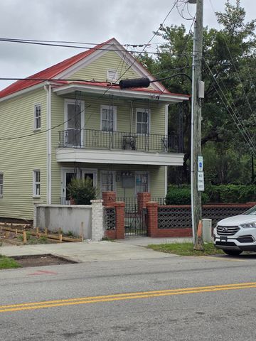 166 President A,B,C, Charleston, SC 29403