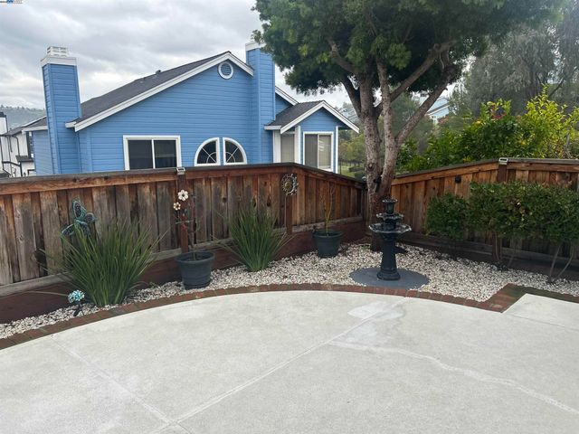 7 Cliff Walk, Vallejo, CA 94591