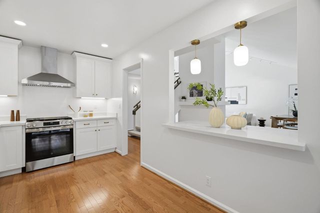 19 Farm Road, Los Altos, CA 94024