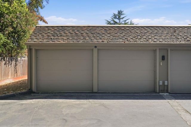19 Farm Road, Los Altos, CA 94024