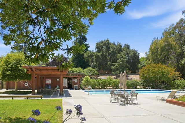 19 Farm Road, Los Altos, CA 94024