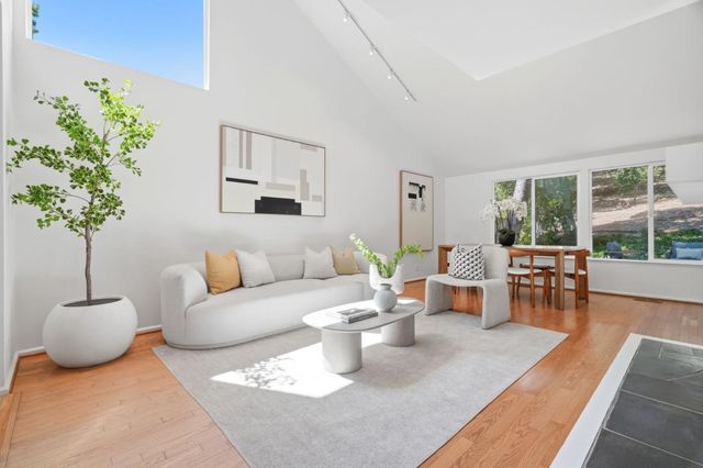 19 Farm Road, Los Altos, CA 94024