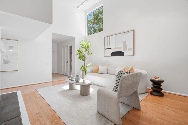 19 Farm Road, Los Altos, CA 94024