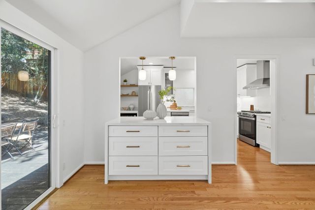 19 Farm Road, Los Altos, CA 94024