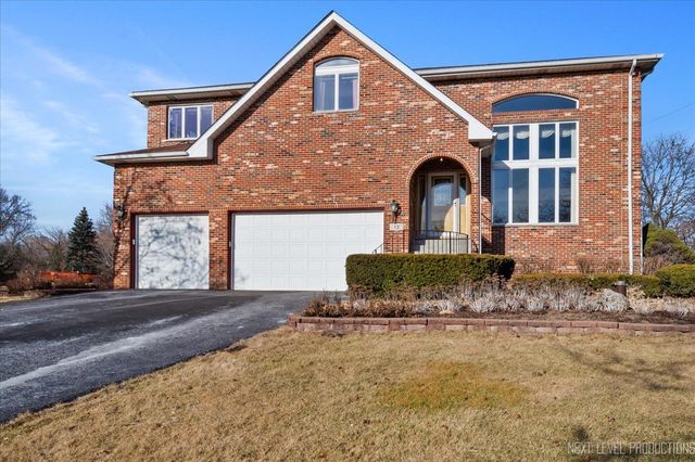 12 Woodland Drive, Lemont, IL 60439