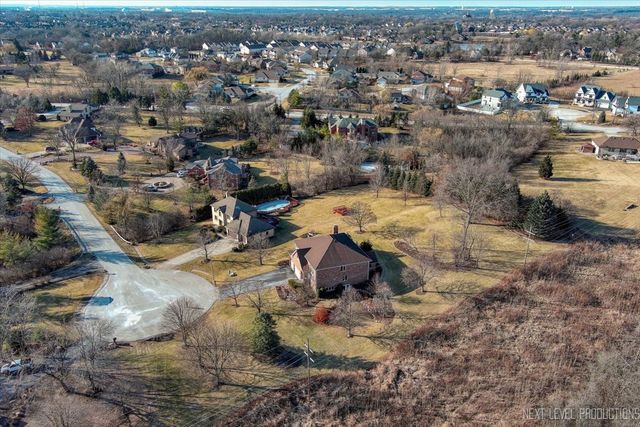 12 Woodland Drive, Lemont, IL 60439