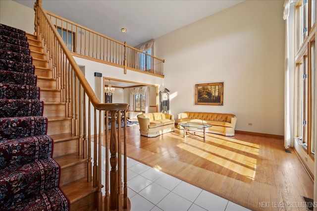 12 Woodland Drive, Lemont, IL 60439