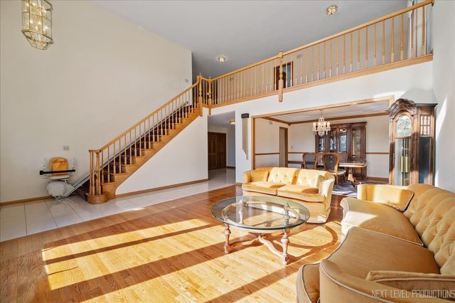 12 Woodland Drive, Lemont, IL 60439