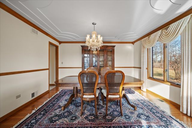 12 Woodland Drive, Lemont, IL 60439