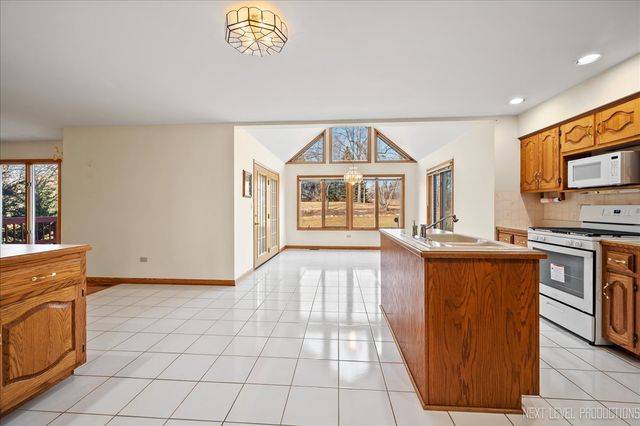12 Woodland Drive, Lemont, IL 60439