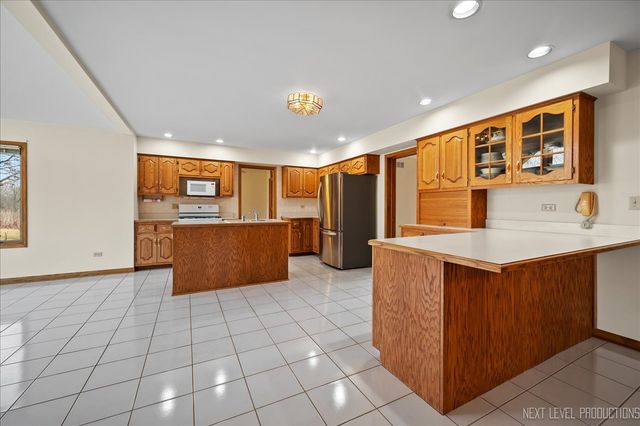 12 Woodland Drive, Lemont, IL 60439