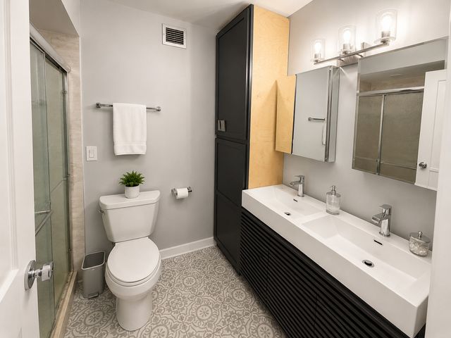 20 N Tower Road 10M, Oak Brook, IL 60523
