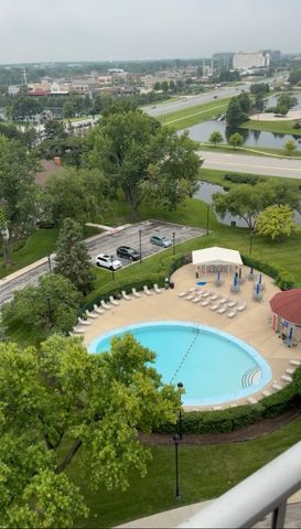20 N Tower Road 10M, Oak Brook, IL 60523
