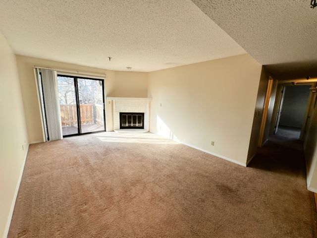 1340 Brook Street M, St. Charles, IL 60174