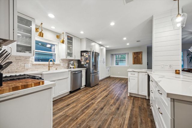 9710 Bob White Drive, Houston, TX 77096