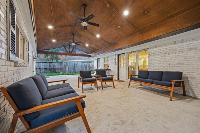 9710 Bob White Drive, Houston, TX 77096