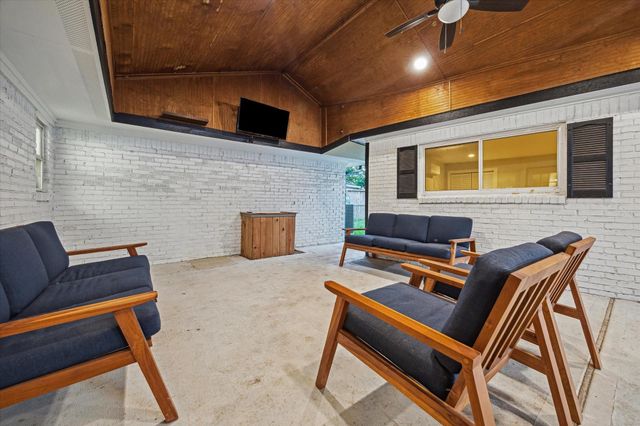 9710 Bob White Drive, Houston, TX 77096