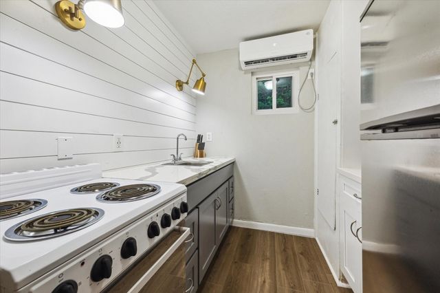 9710 Bob White Drive, Houston, TX 77096