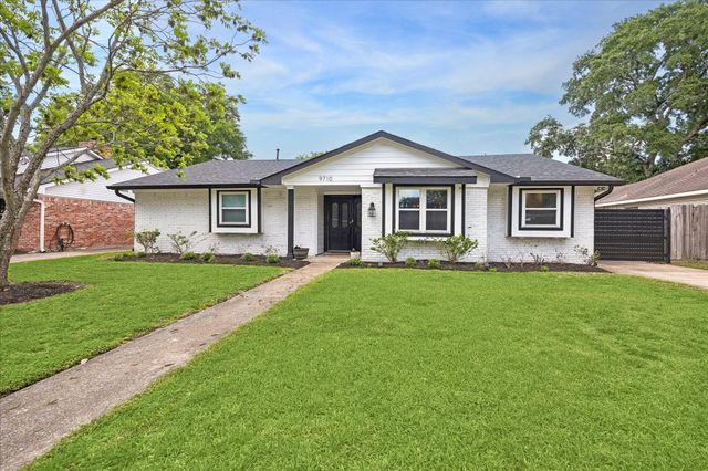 9710 Bob White Drive, Houston, TX 77096