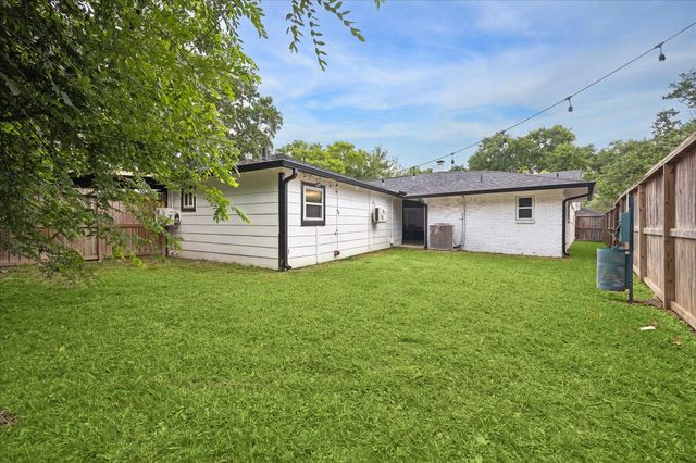 9710 Bob White Drive, Houston, TX 77096