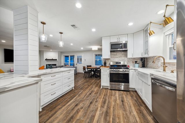 9710 Bob White Drive, Houston, TX 77096