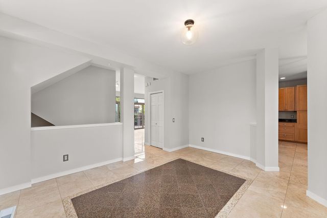 221 NE 1st Avenue 5, Minneapolis, MN 55413