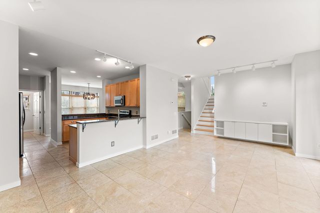 221 NE 1st Avenue 5, Minneapolis, MN 55413