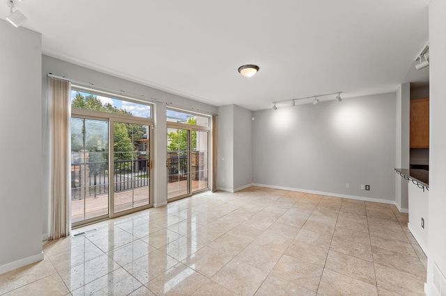 221 NE 1st Avenue 5, Minneapolis, MN 55413