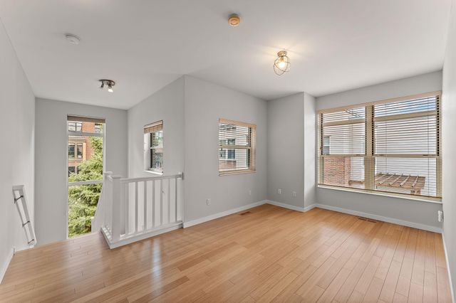 221 NE 1st Avenue 5, Minneapolis, MN 55413