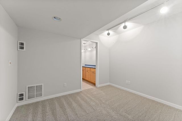 221 NE 1st Avenue 5, Minneapolis, MN 55413