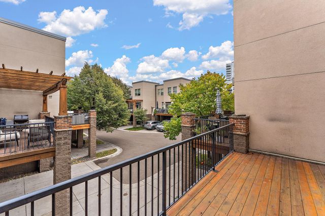 221 NE 1st Avenue 5, Minneapolis, MN 55413