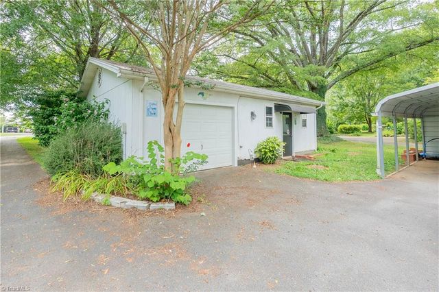 422 Main Street, Dobson, NC 27017