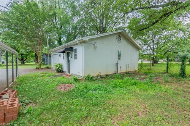 422 Main Street, Dobson, NC 27017