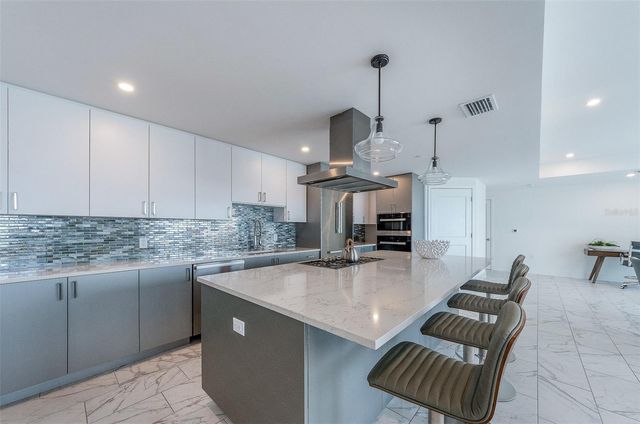 15 AVALON STREET 401, Clearwater Beach, FL 33767