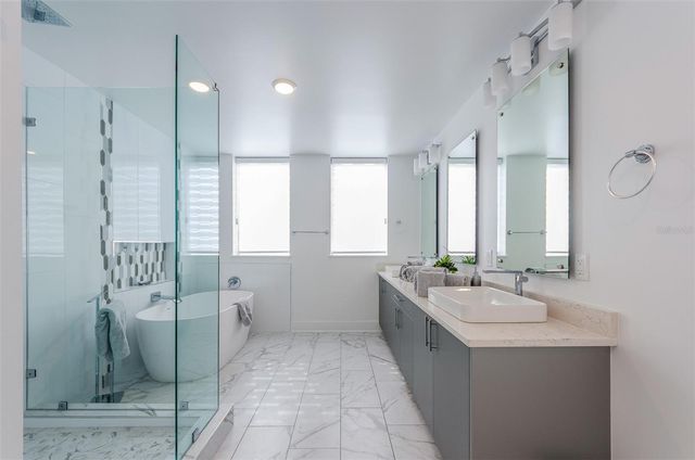 15 AVALON STREET 401, Clearwater Beach, FL 33767
