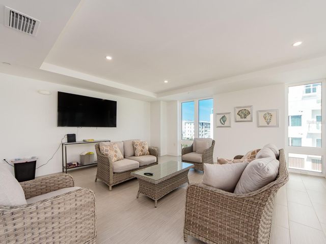 15 AVALON STREET 401, Clearwater Beach, FL 33767
