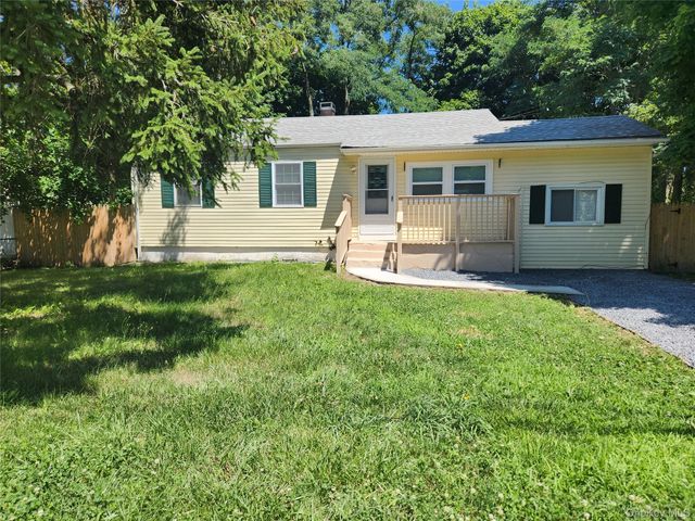 47 Pace Avenue, Bellport, NY 11713