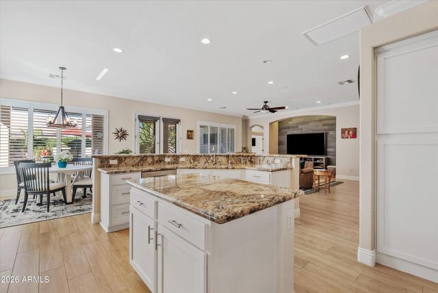 6926 S ST RUBEN Avenue, Gilbert, AZ 85298