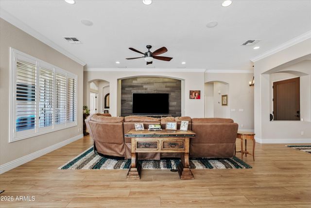 6926 S ST RUBEN Avenue, Gilbert, AZ 85298