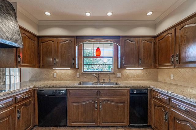 3100 Surrey, Lake Charles, LA 70605