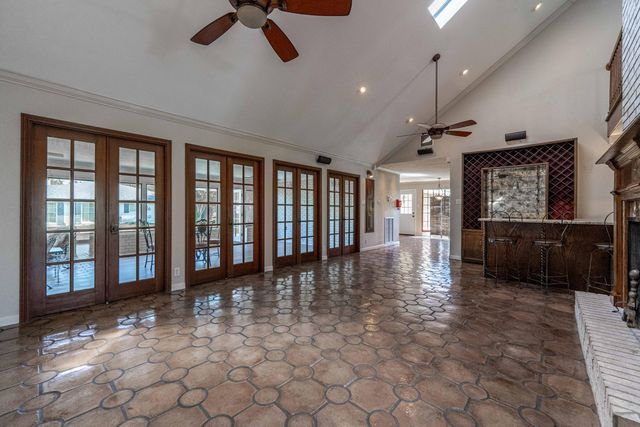 3100 Surrey, Lake Charles, LA 70605