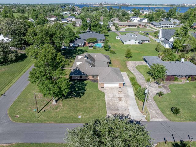 3100 Surrey, Lake Charles, LA 70605