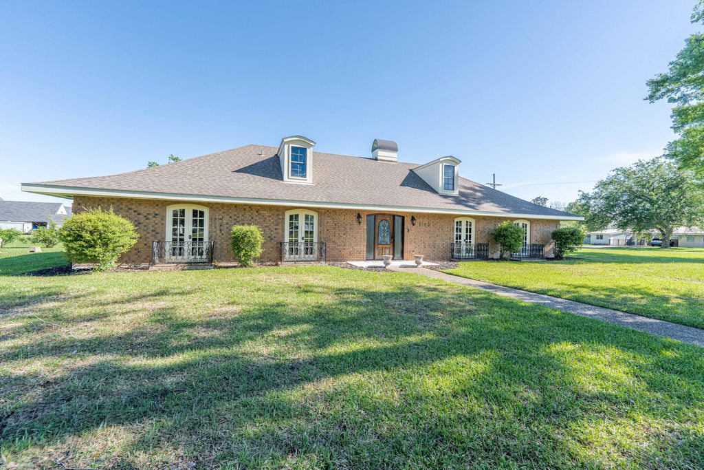 3100 Surrey, Lake Charles, LA 70605