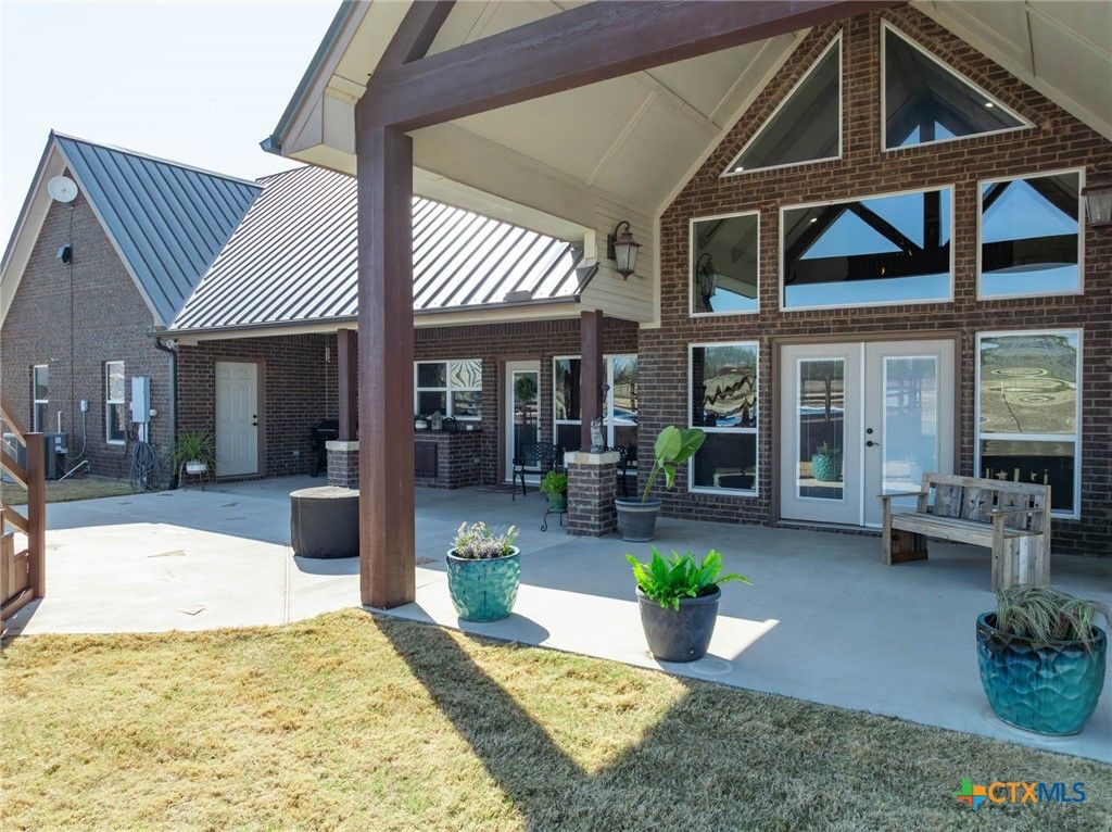 Image 10 of property listing at 417 County Road 60, Gatesville, TX 76528