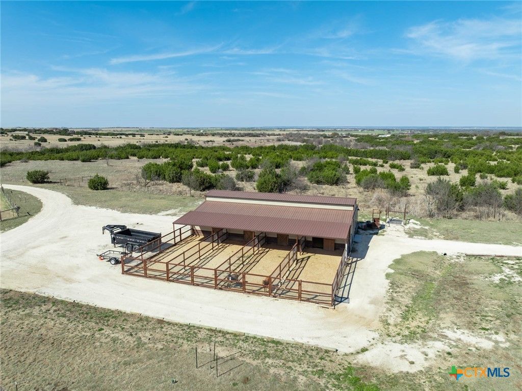 Image 11 of property listing at 417 County Road 60, Gatesville, TX 76528