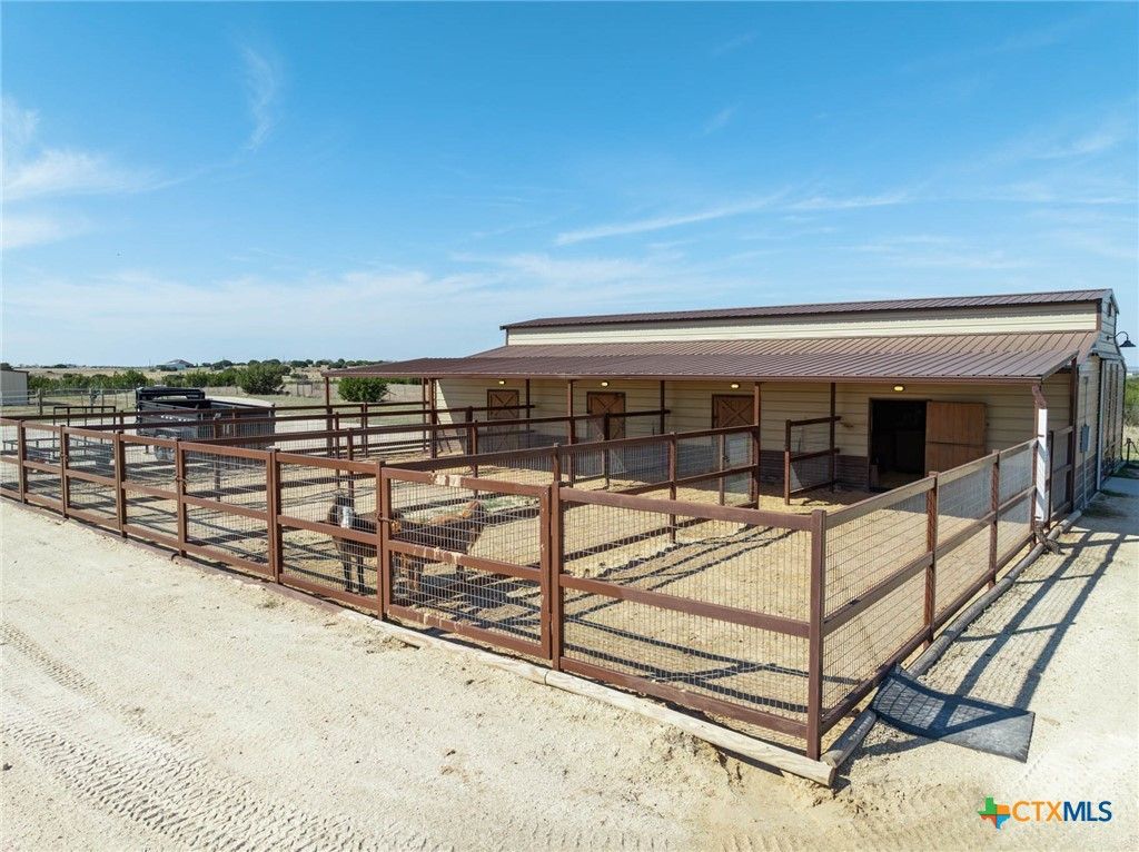 Image 12 of property listing at 417 County Road 60, Gatesville, TX 76528