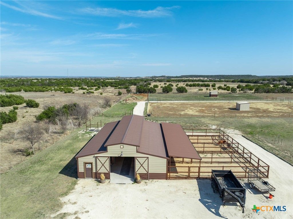 Image 13 of property listing at 417 County Road 60, Gatesville, TX 76528