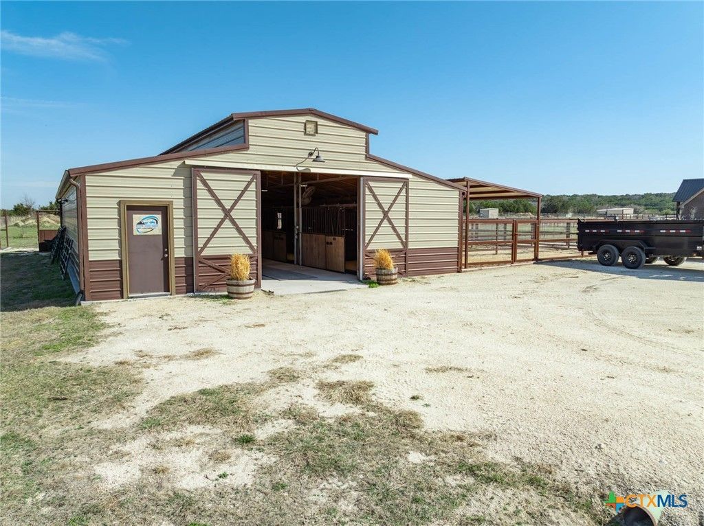 Image 14 of property listing at 417 County Road 60, Gatesville, TX 76528